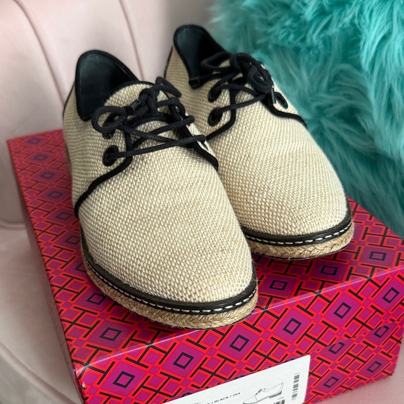 Stylish Beige Lace-Up Oxfords for Men - Picture 1 of 7